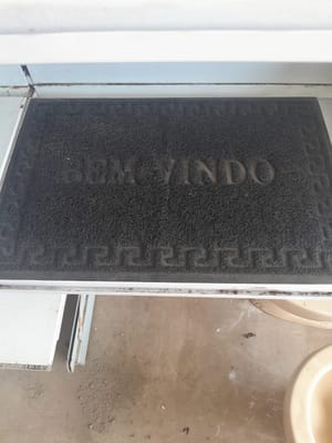 TAPETE DE VINIL PRETO