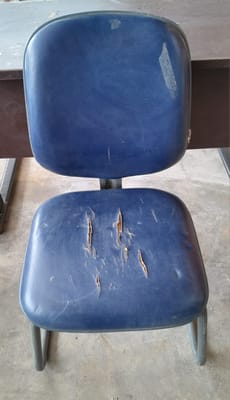 CADEIRA DE ESCRITÓRIO AZUL