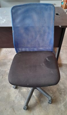 CADEIRA DE ESCRITÓRIO GIRATÓRIA