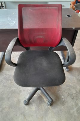 CADEIRA GIRATÓRIA VERMELHA