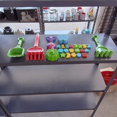 CONJUNTO DE BRINQUEDOS DE AREIA E PRAIA