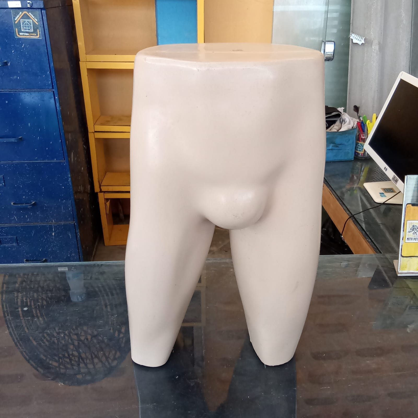 MANEQUIM EM FORMATO DE QUADRIL
